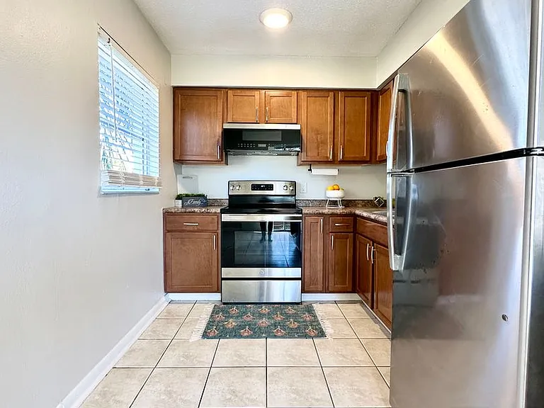 1700 Van Ness St — Photo 35