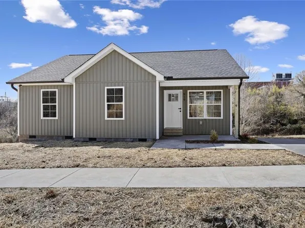 819 N Bridge St, Eden, NC 27288