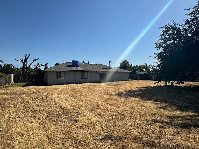 25831 Temple Dr — Photo 2