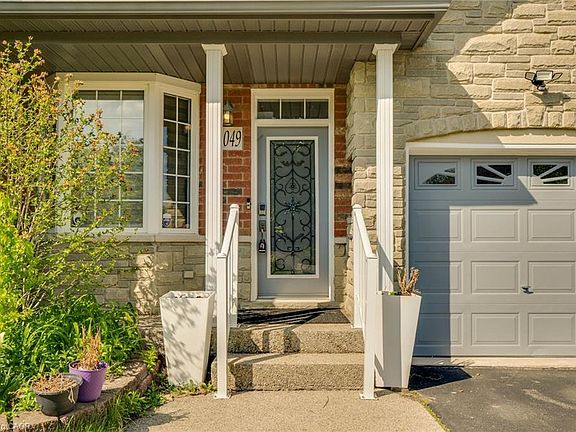 4th image of 4049 Medland Dr