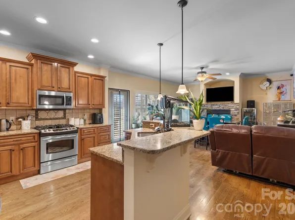 11 Trevors Trl, Asheville, NC 28806
