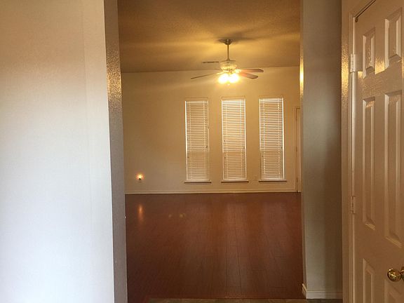 2nd image of 809 Yaupon Dr