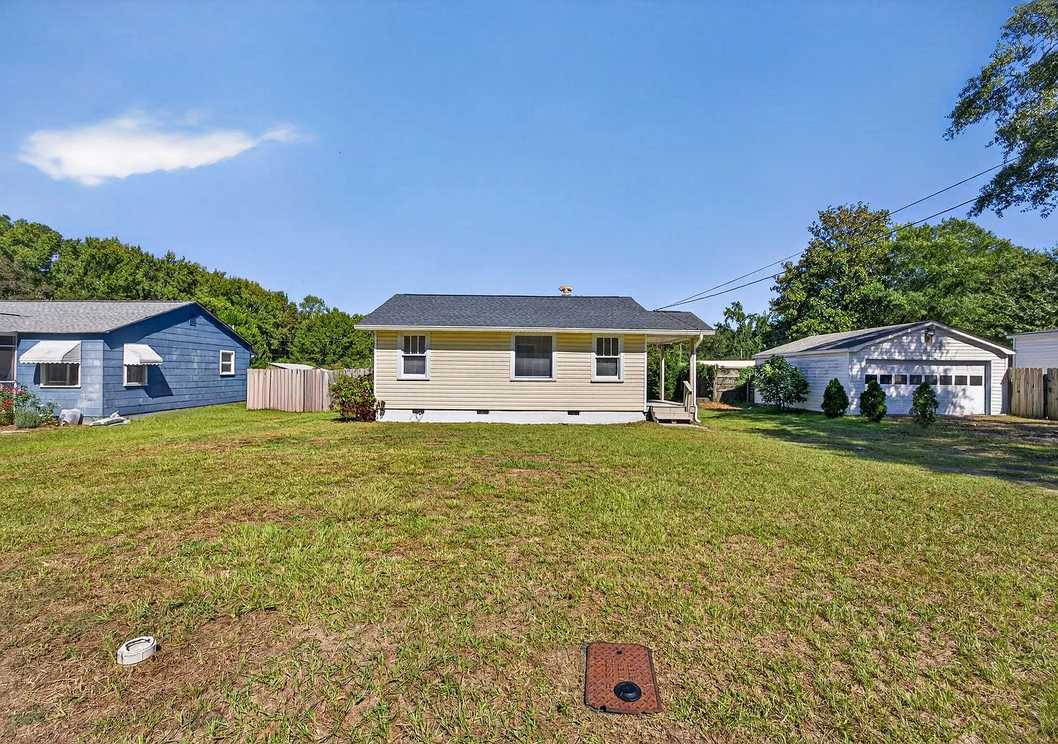 Available Now | Freshly Updated | Move-In Ready! — Photo 2