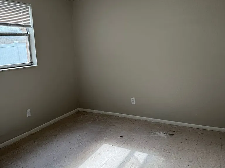 1012 57th Avenue Dr E — Photo 8