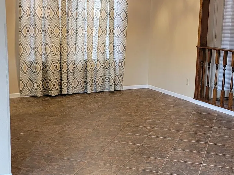 109 Greenleaf Dr — Photo 6