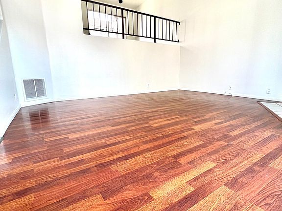 3rd image of 1921 Glenoaks Blvd Unit 198