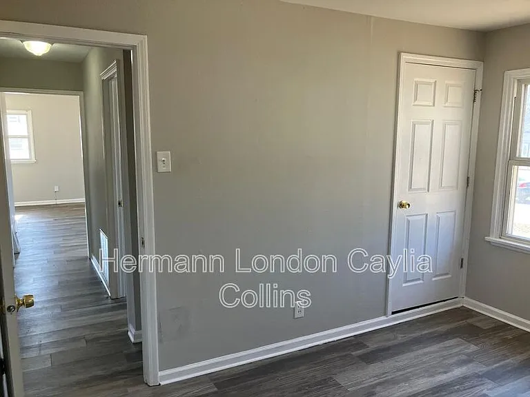 9840 Medford Dr — Photo 9