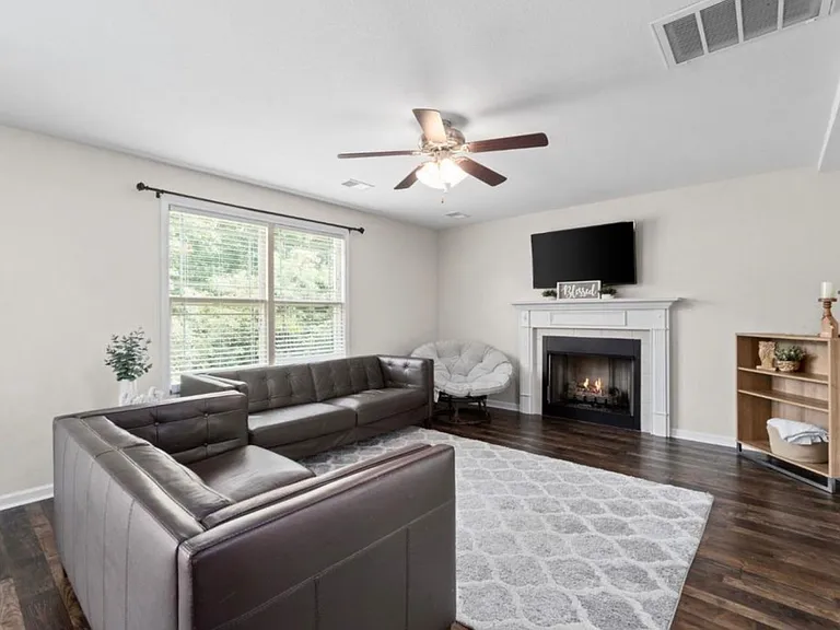 1002 Orchard Hills Dr — Photo 2
