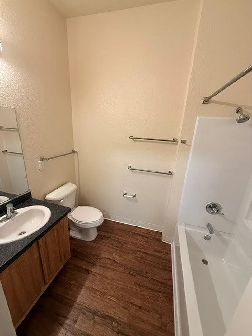 Lenzen Square Apartments — Photo 4