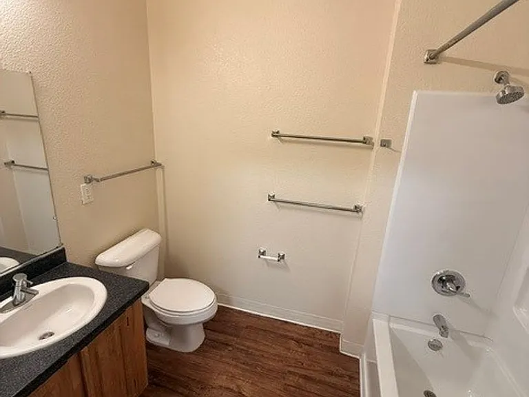 Lenzen Square Apartments — Photo 7