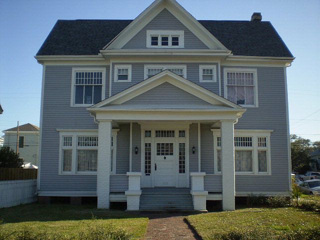 1st image of 1727 Broadway St