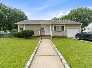 942 Val Park Ave, Valley Stream, NY 11580