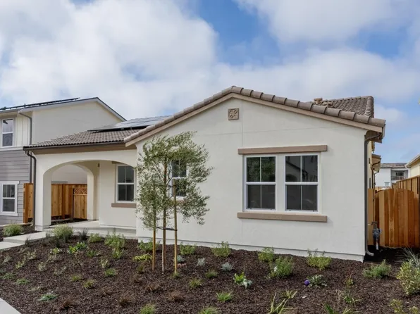 627 Santa Lucia Way, Marina, CA 93933