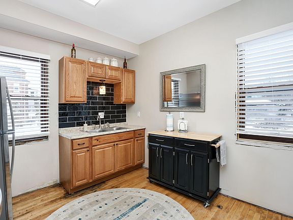 4th image of 615 Belmont Ave