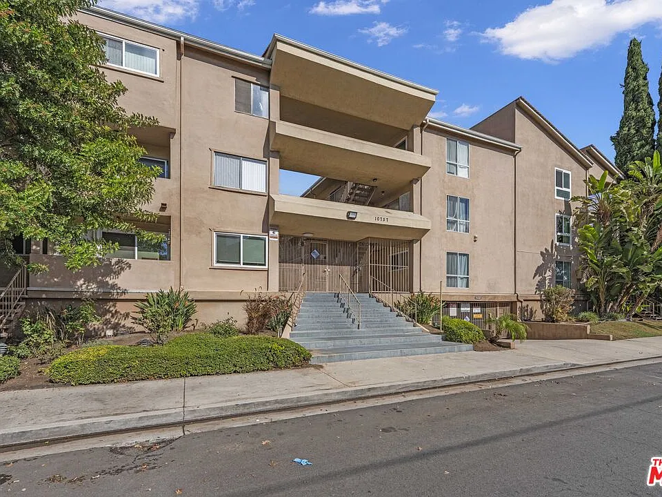 10757 Hortense St #303