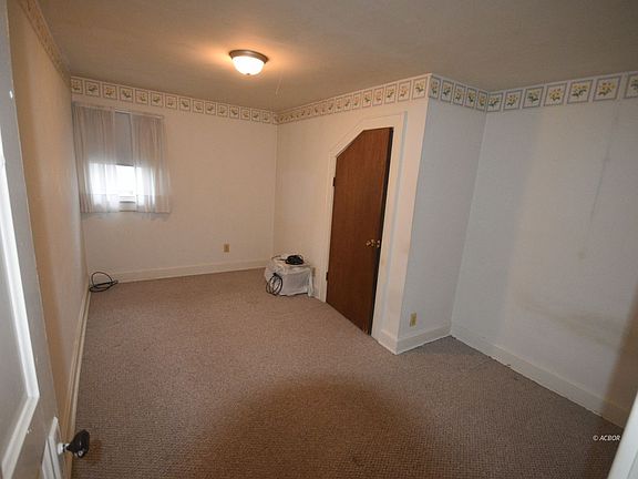 3rd image of 109 Maplewood Dr