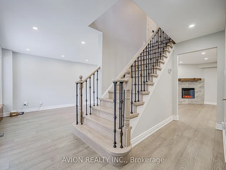 9 Falan Heights Cres — Photo 5