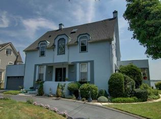 62 Seaview Ave, Cranston, RI 02905