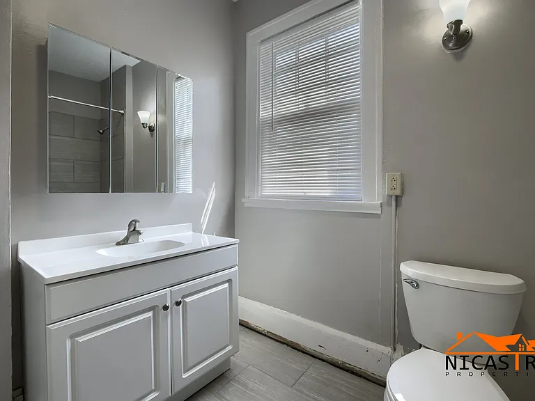 2072 Indianola Ave — Photo 15
