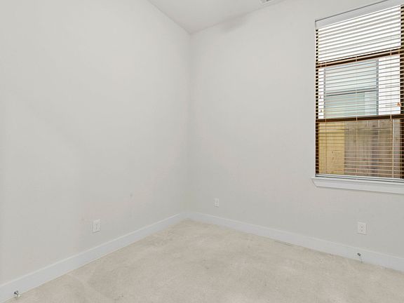 5th image of 92 N Hutcheson St