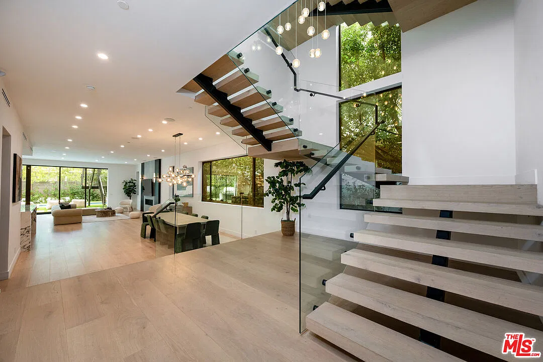5 bed, 6.5 bath, $30,000 — Photo 2