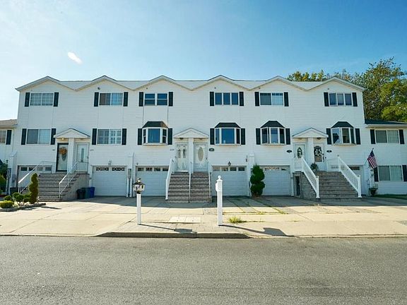 3rd image of 495 Medina St
