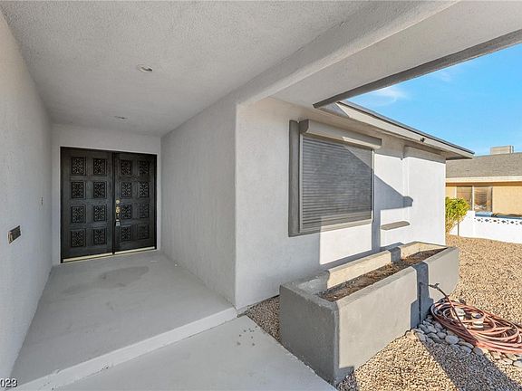 5th image of 7016 Pinedale Ave