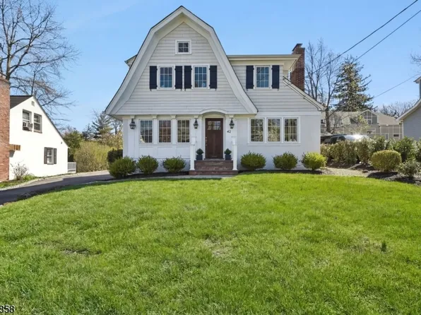 42 Locust Dr, Summit City, NJ 07901