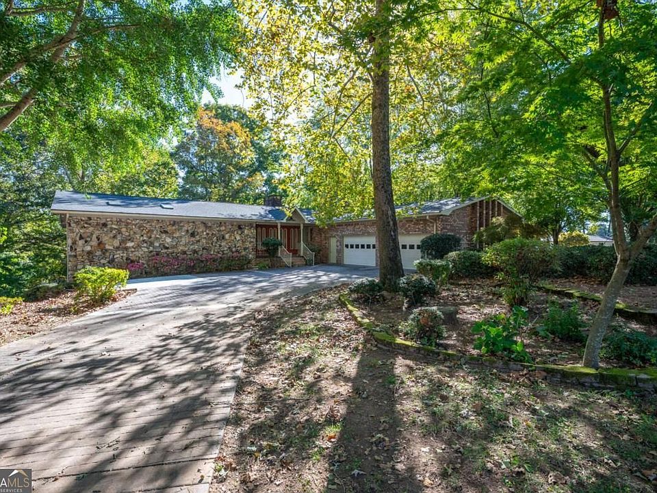 1st image of 135 Windsor Dr