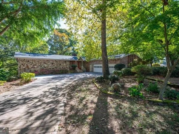135 Windsor Dr, Calhoun, GA 30701