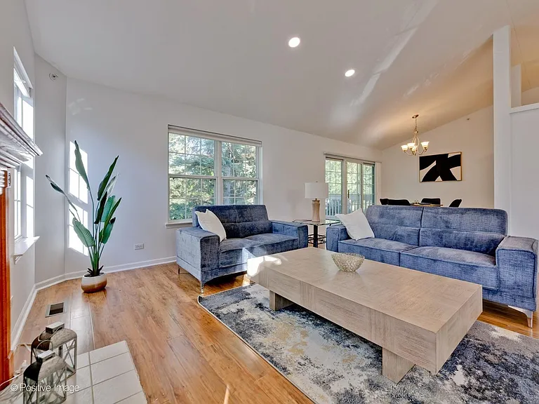 121 Commons Ct — Photo 8