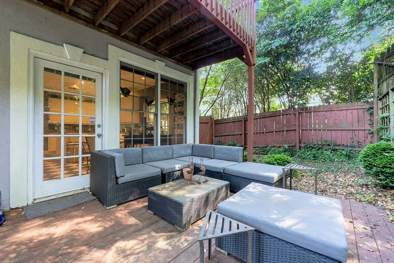 3 bed, 4500 sqft, $7,900 — Photo 1