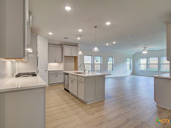 4th image of 1572 Seekat Dr