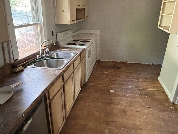 3rd image of 210 Pap Johnson Cir