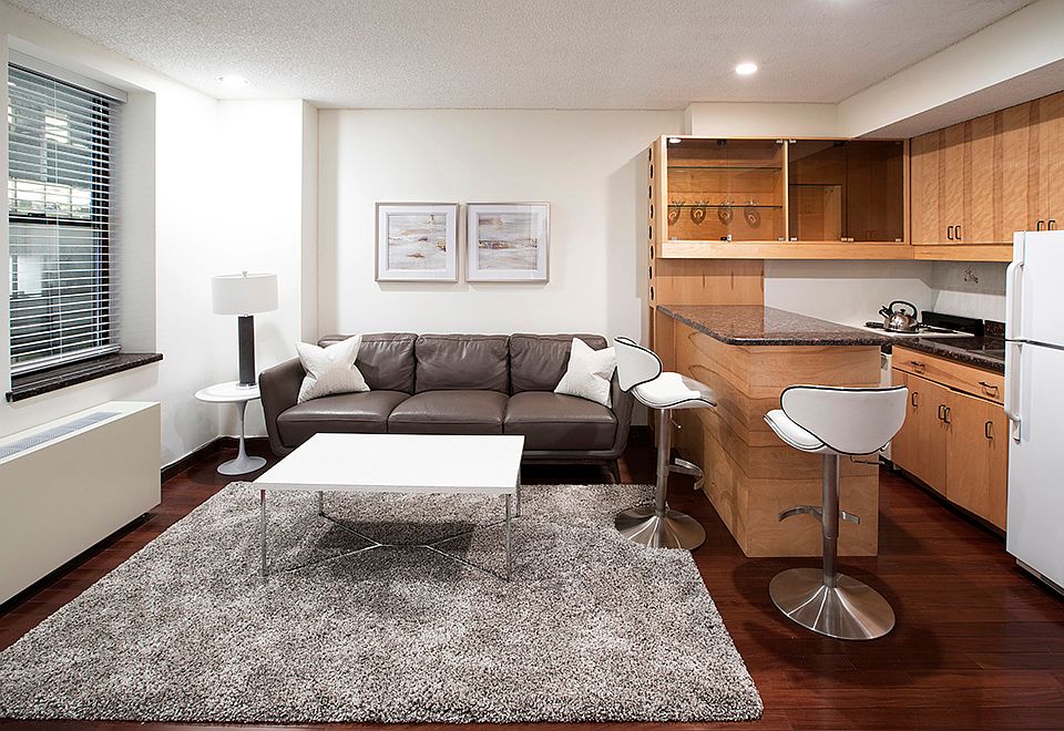1st image of 150 W 51st St APT 927