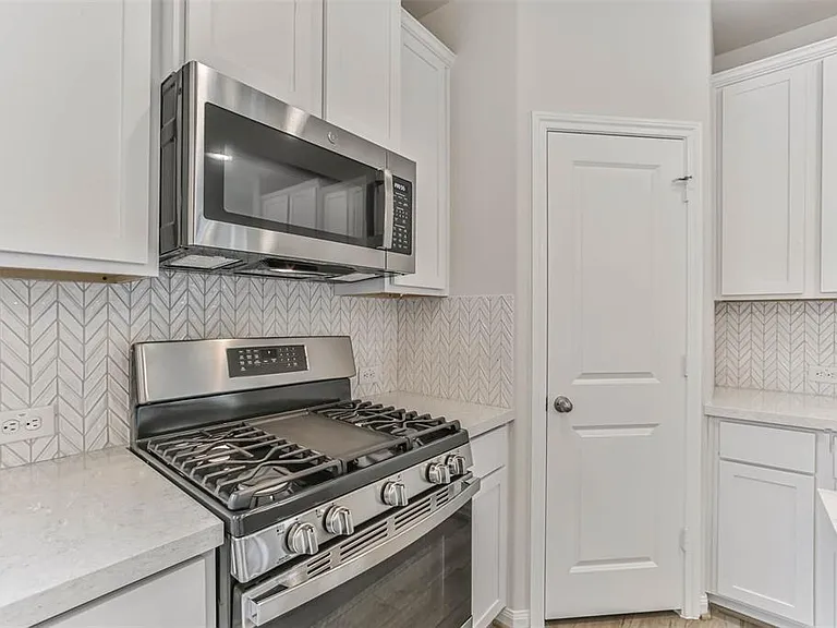 704 Ocean Palms Dr — Photo 10