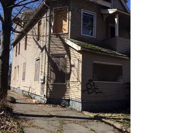 51 Elizabeth St, Waterbury, CT 06704