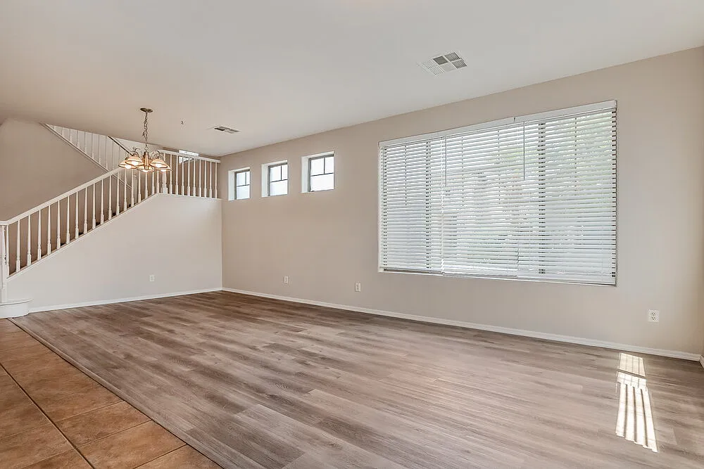 3 bed, 2.5 bath, 2536 sqft, $2,575 — Photo 4