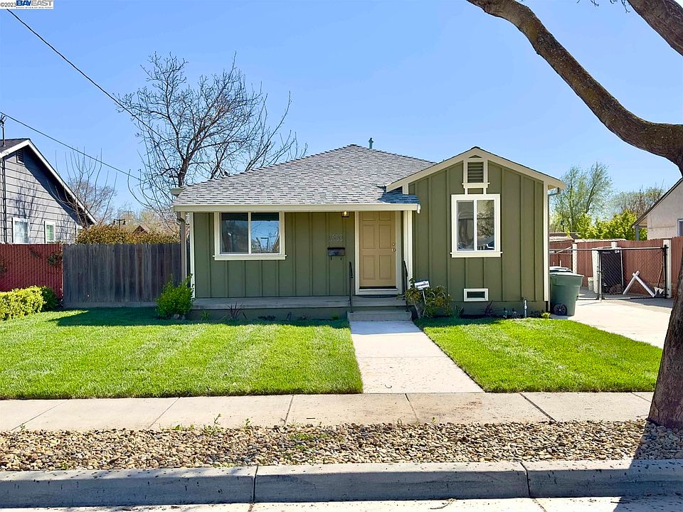 Well maintained front yard