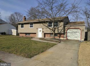 10 Eaton Cir, Clementon, NJ 08021