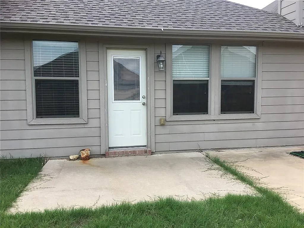 3 bed, 1845 sqft, $2,250 — Photo 3