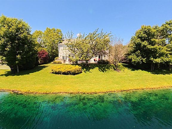 3rd image of 38 Hamlet Woods Drive
