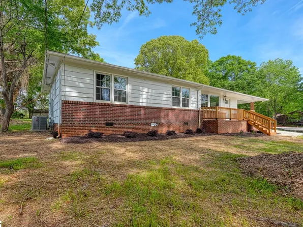 132 Walden Cir, Spartanburg, SC 29301