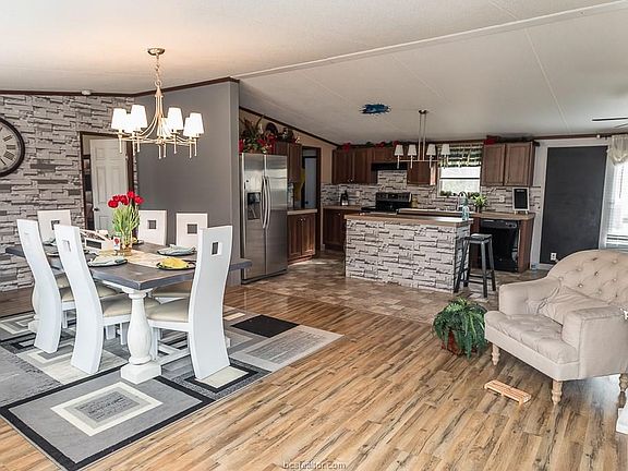 5th image of 11396 Woodglen Cir