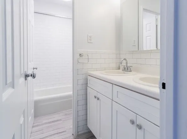 1990 Lexington Avenue image 2 of 9