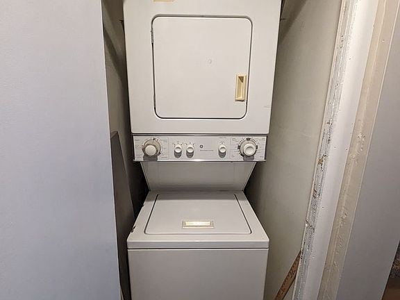 5th image of 138 S 24th St #3