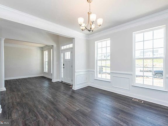 4th image of 1319 Exmoor Ln