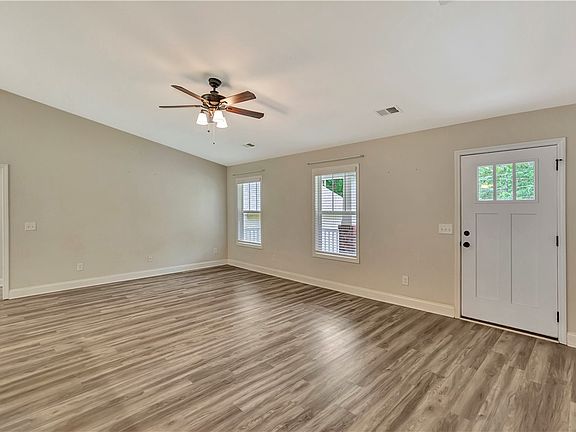 3rd image of 125 Horseshoe Dr