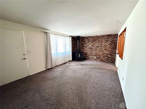 5th image of 323 Woodlawn Dr