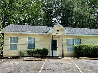 1st image of 208 Sunnyside Dr #208